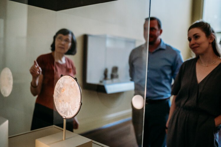 Only two other similar Buddhist mirrors from the period are known: one is in the Tokyo National Museum and the other in the Metropolitan Museum of Art.
